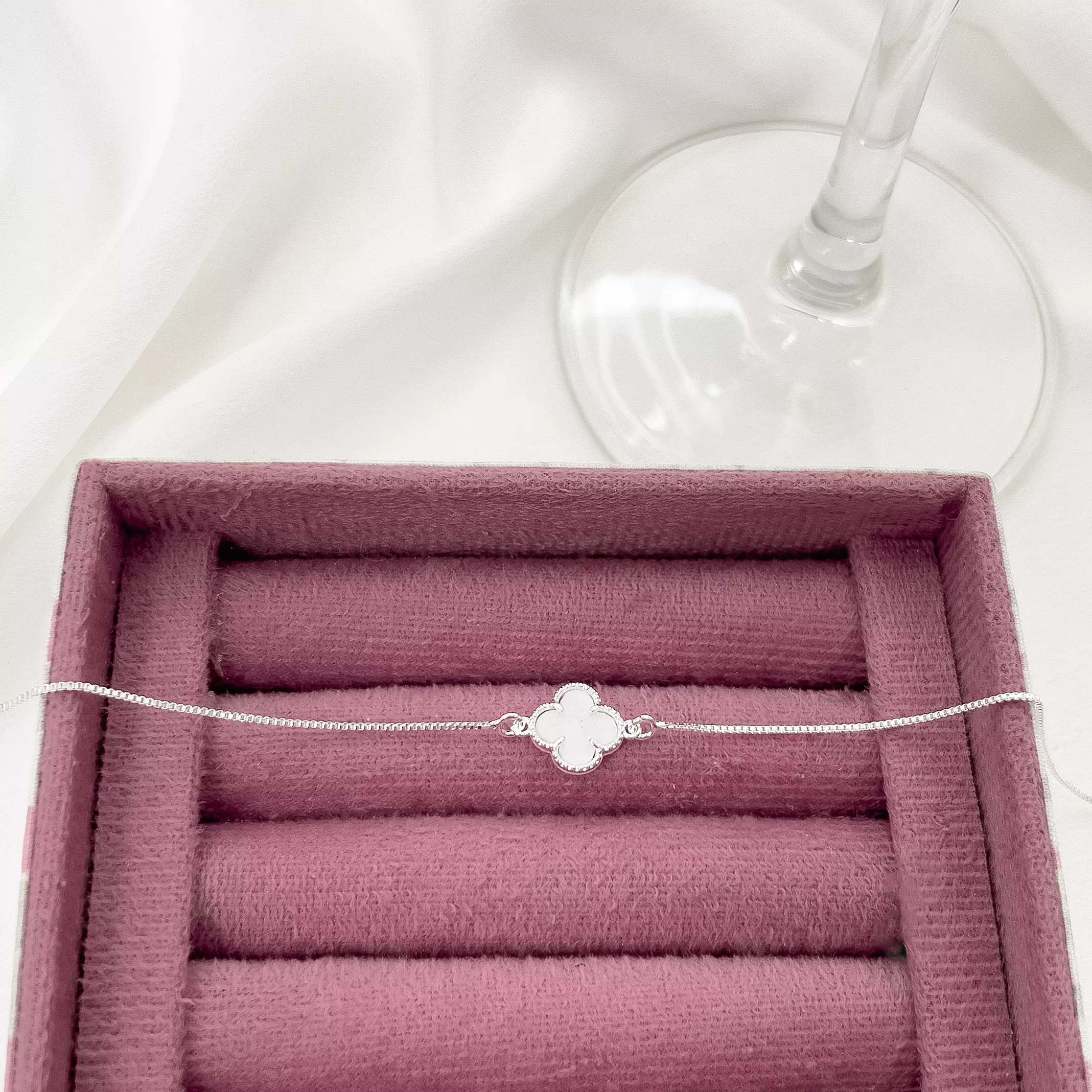 Colar Trevo Madrepérola