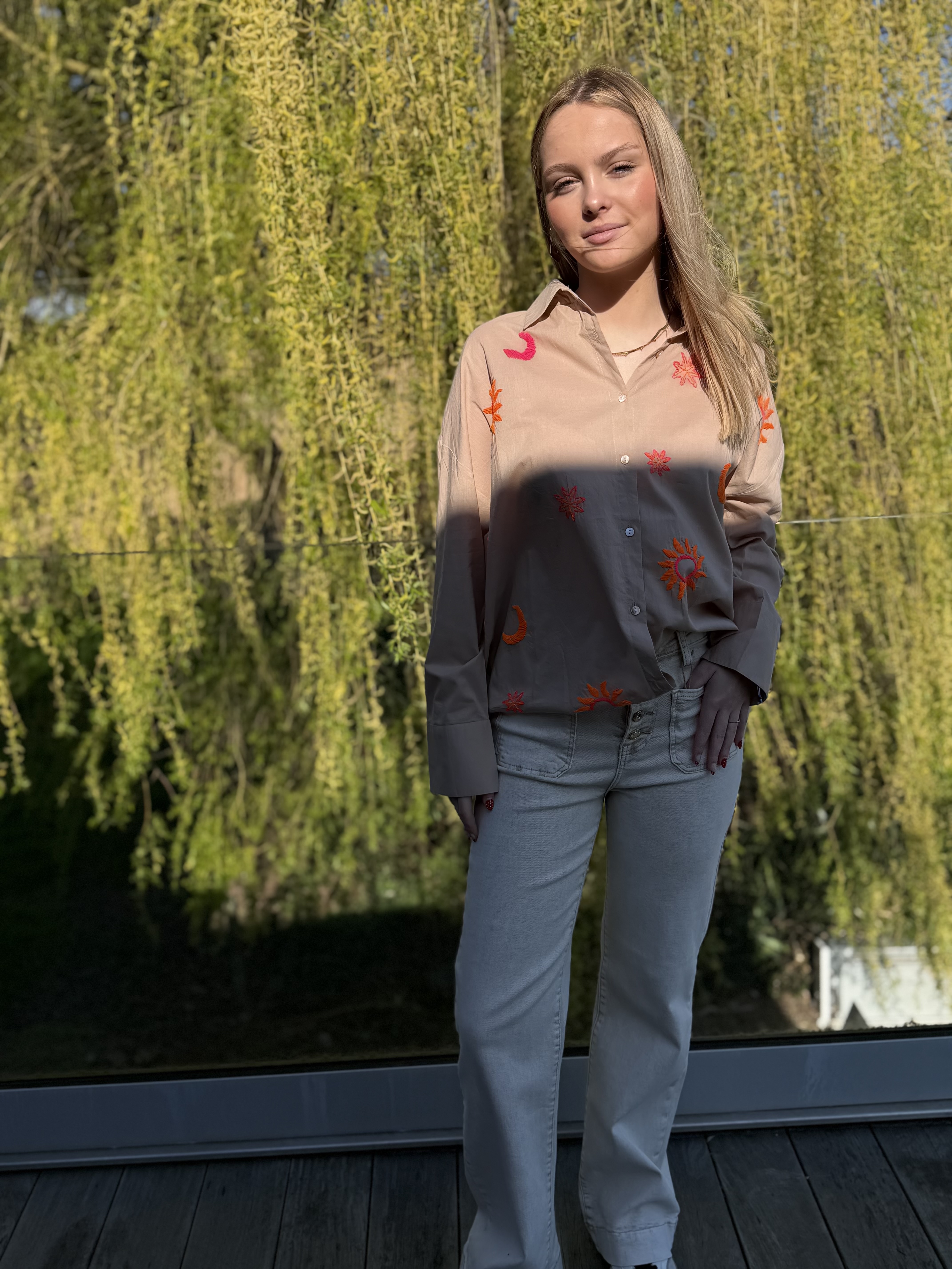 Chemise beige brodée 