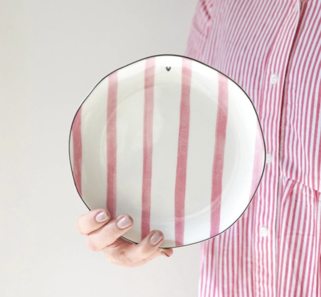 Assiette à rayures roses