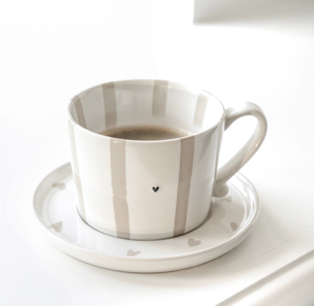 Tasse rayée en céramique