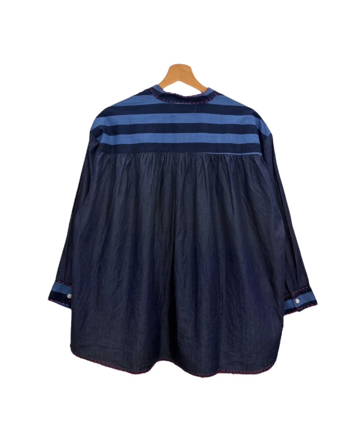 Chemise bleu marine brodée 