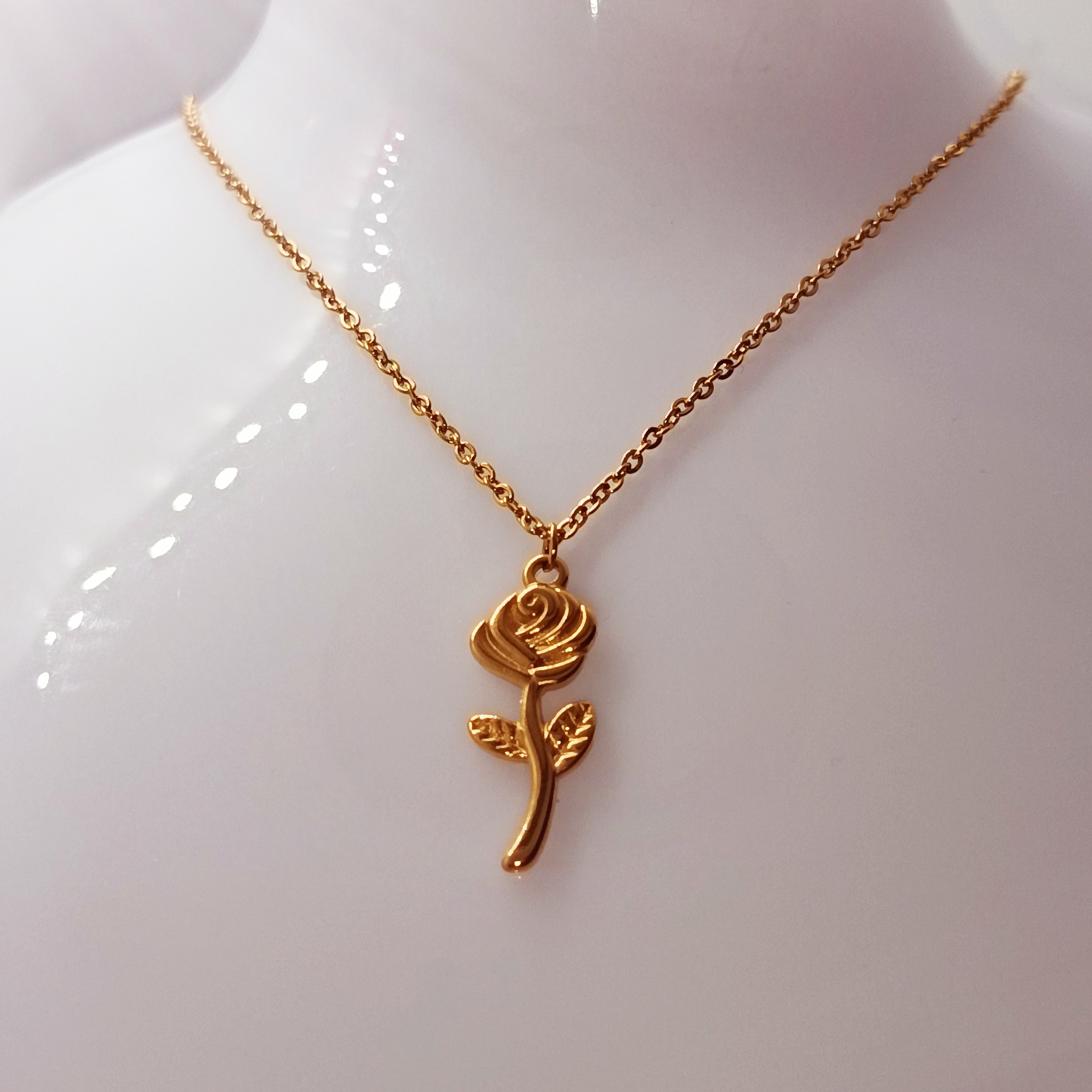 Rounded Gold Rose Necklace