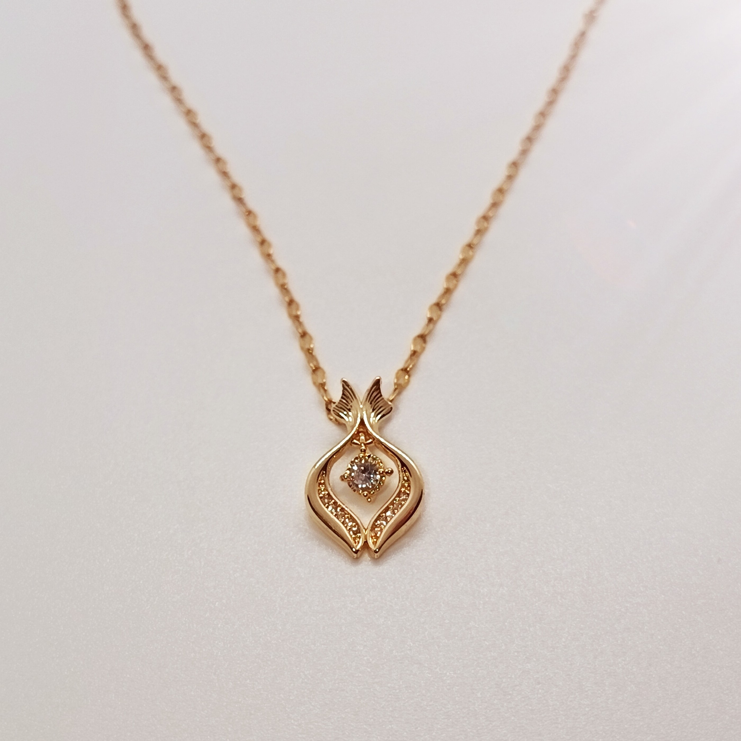 Elegant Gold Flower Necklace