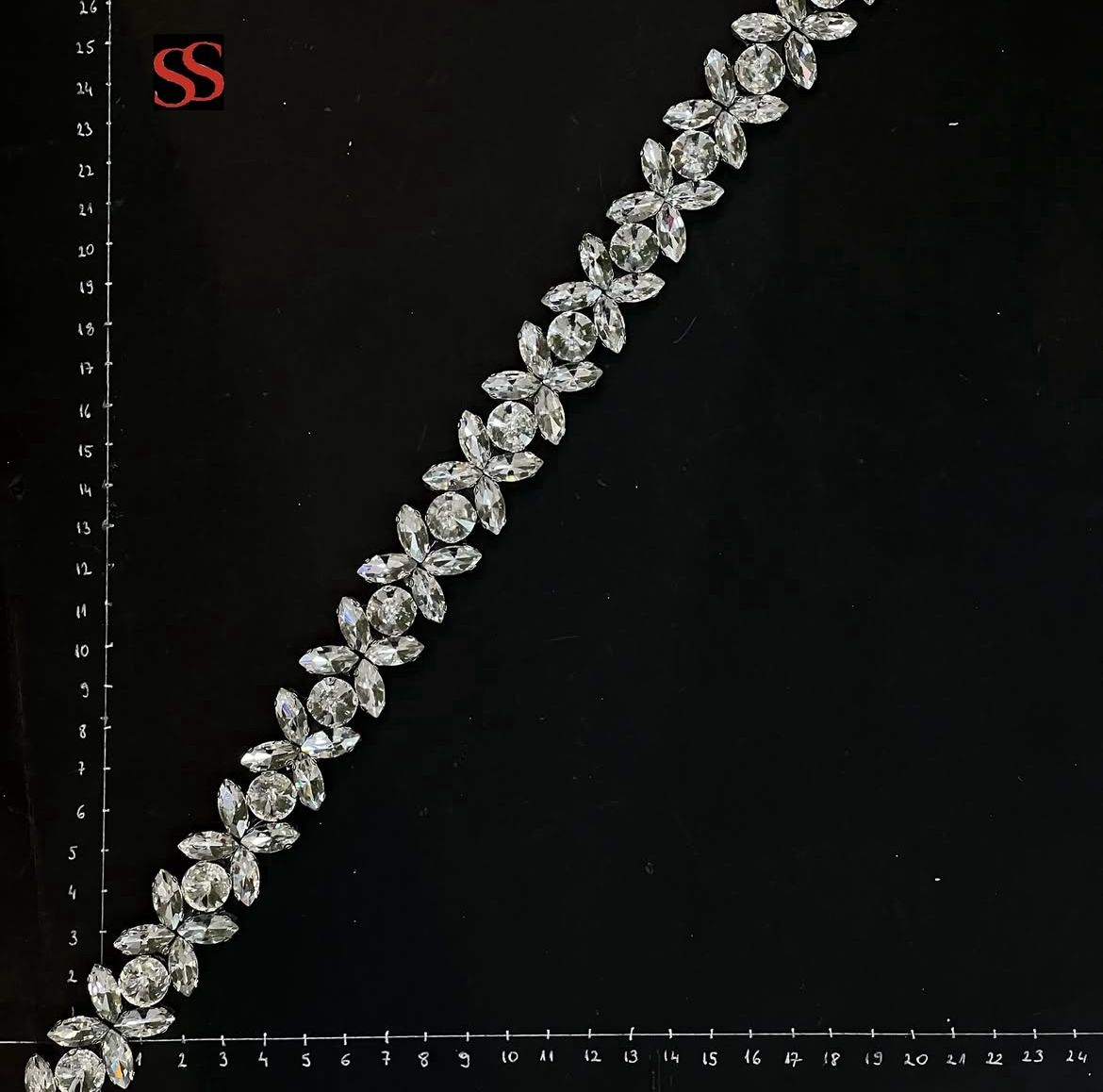 Elegant Crystal Leaf ribbon