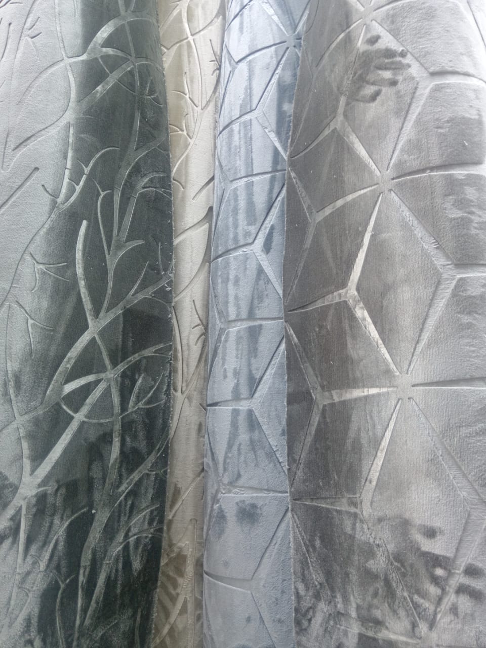 پرده مخملی طراح دار