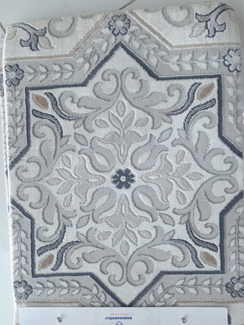 قالين مزخرف