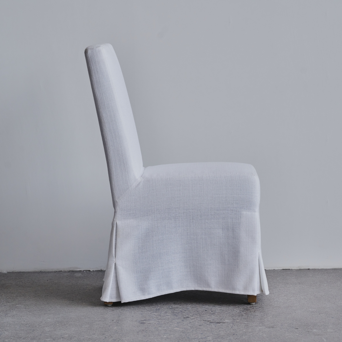 RH-115 SLOPE ARM FABRIC DINING ARMCHAIR