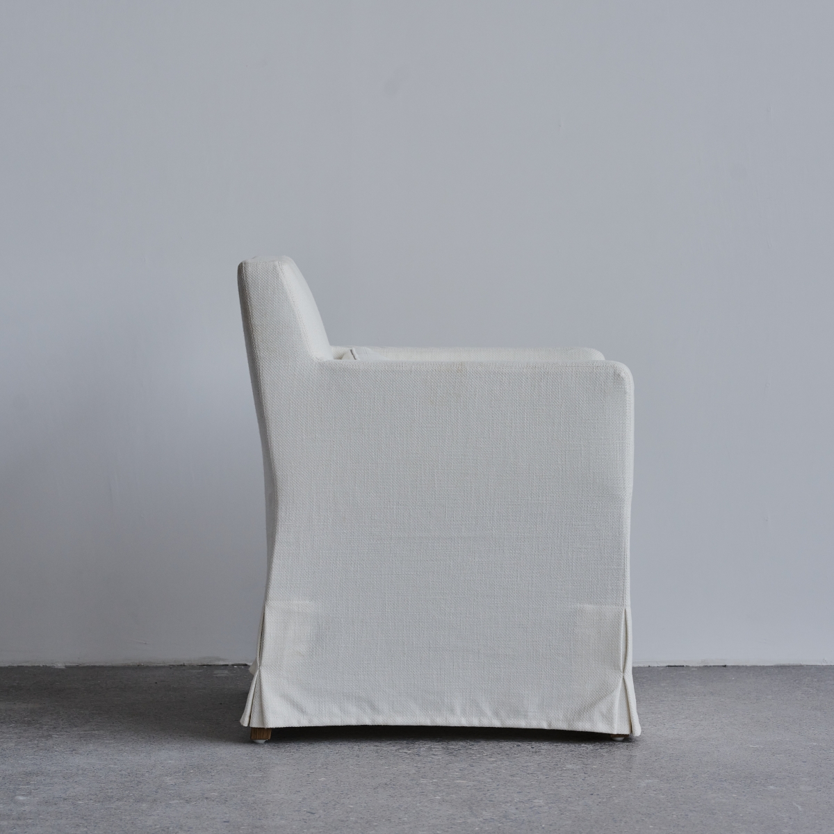 RH-112B/Kalen SHELTER ARM FABRIC DINING ARMCHAIR