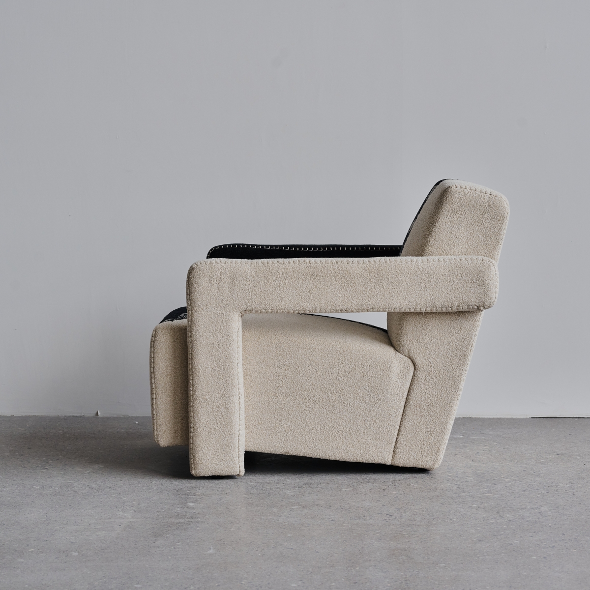 AC027 Armchair