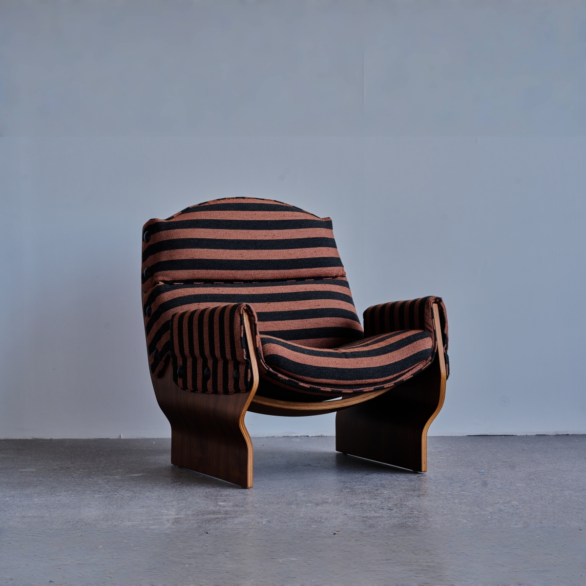 AC118 Armchair