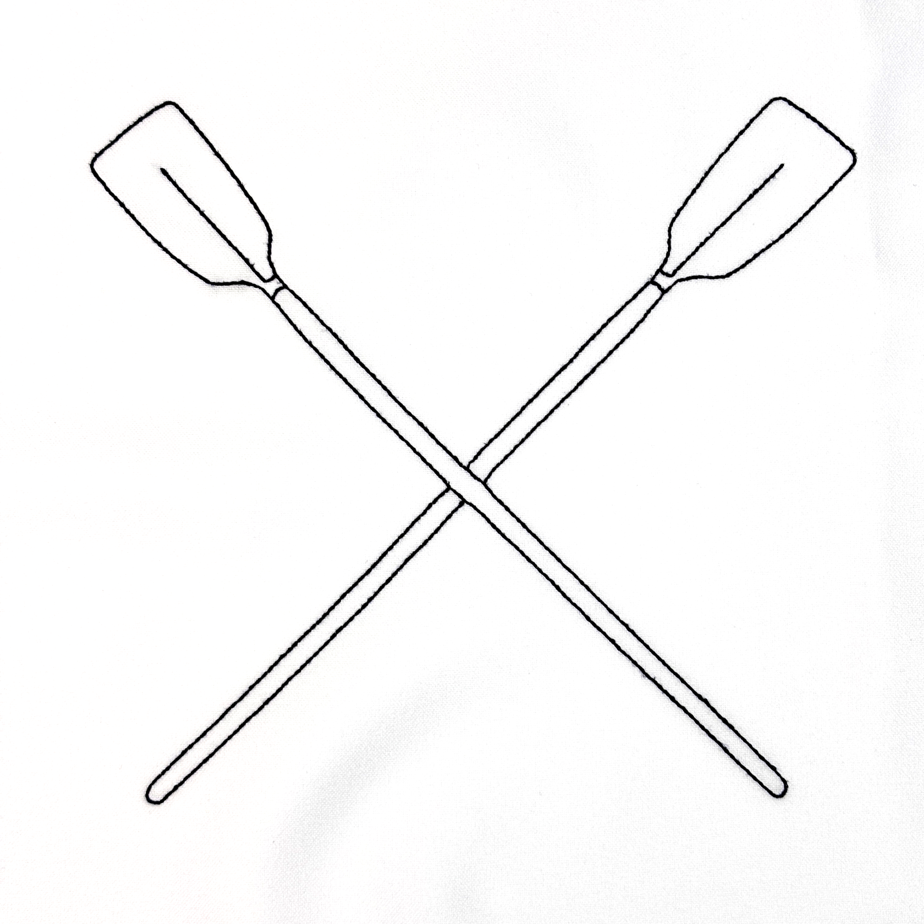 Baltas sijonas, siuvinėtas irklavimo motyvais