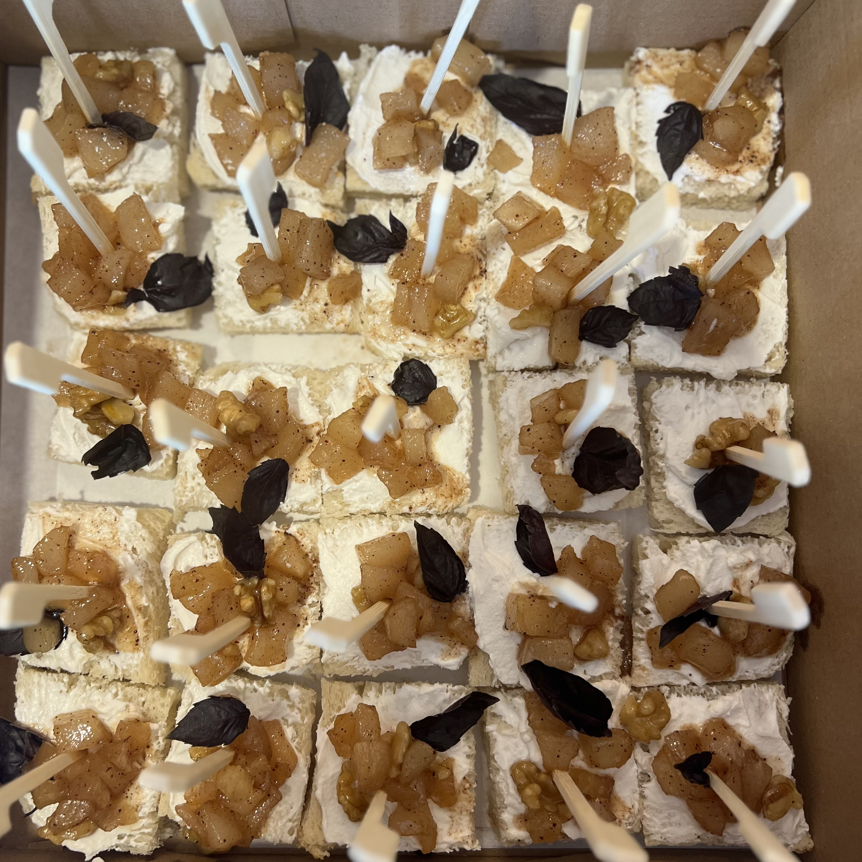 Karamelize Armutlu Kanepe