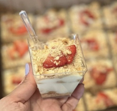 Çilekli Magnolia prizma kapta