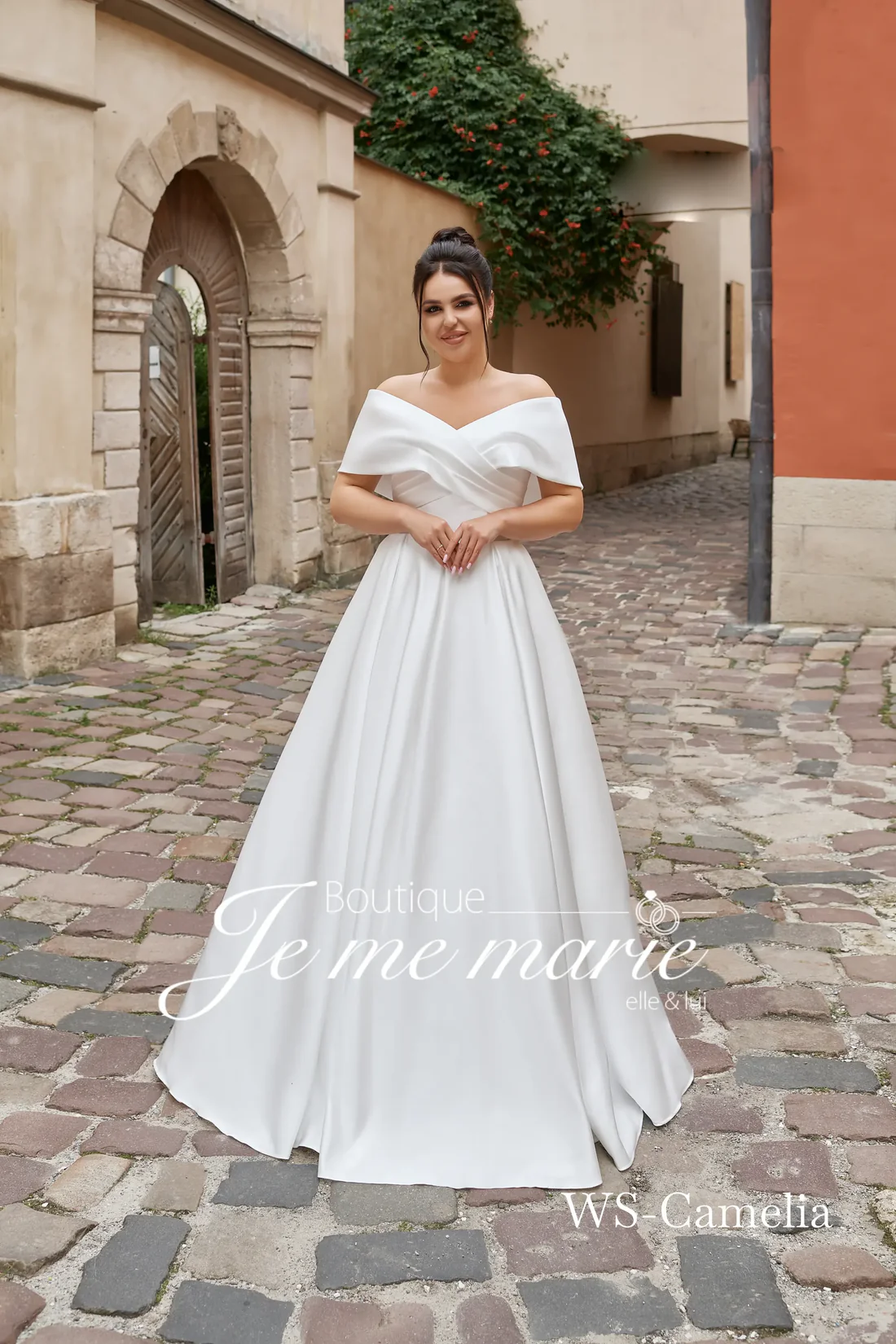 Élégante robe de mariée à épaules dénudées