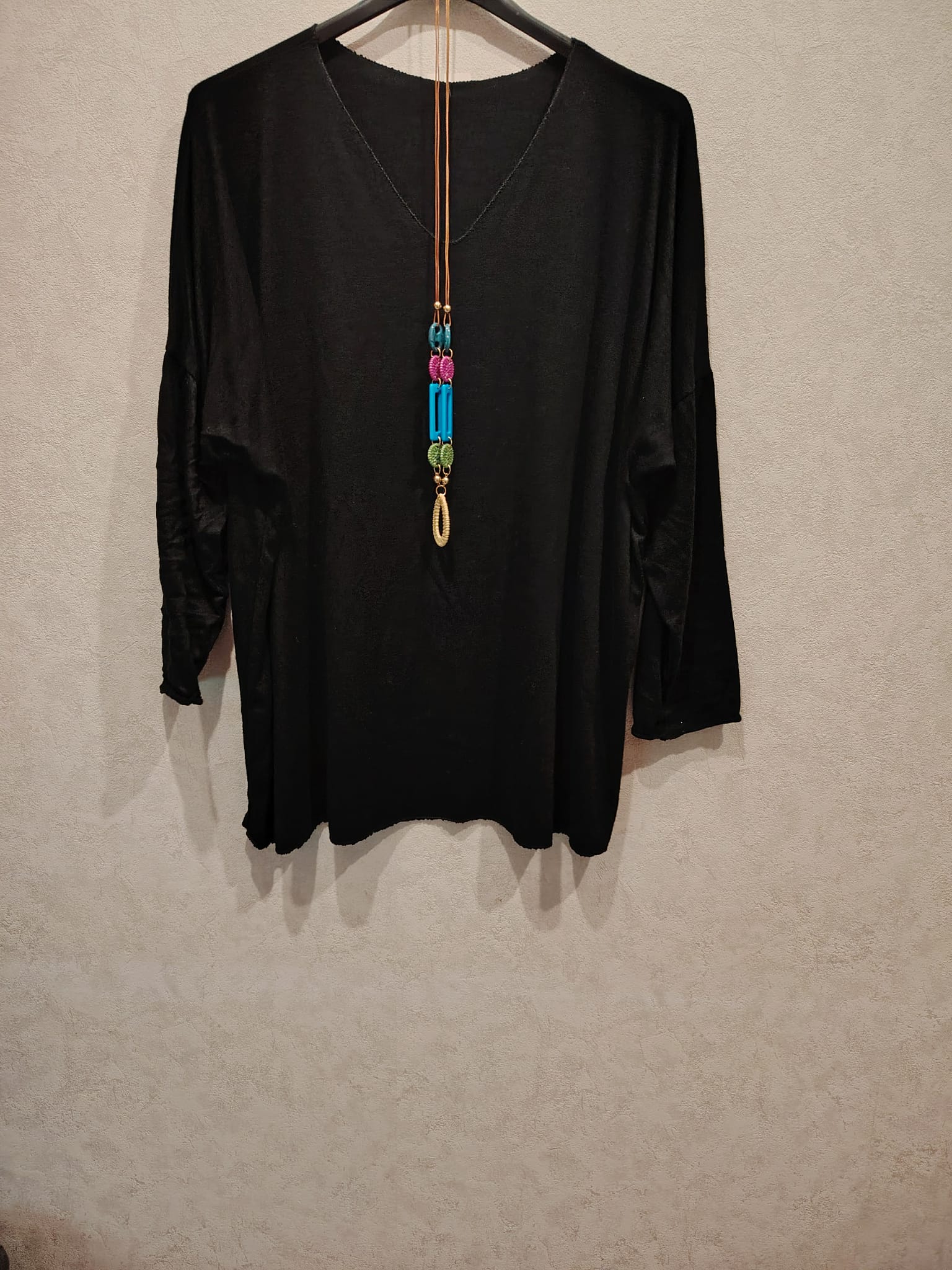 pull  noir avec collier 