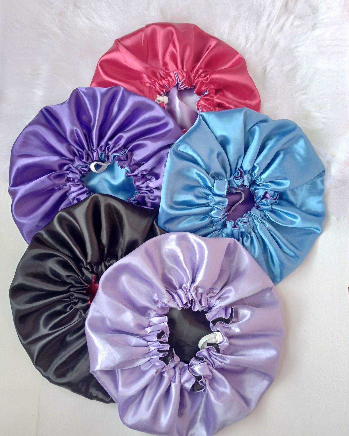 BONNET EN SATIN