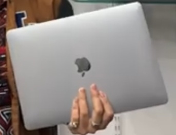 Apple MacBook