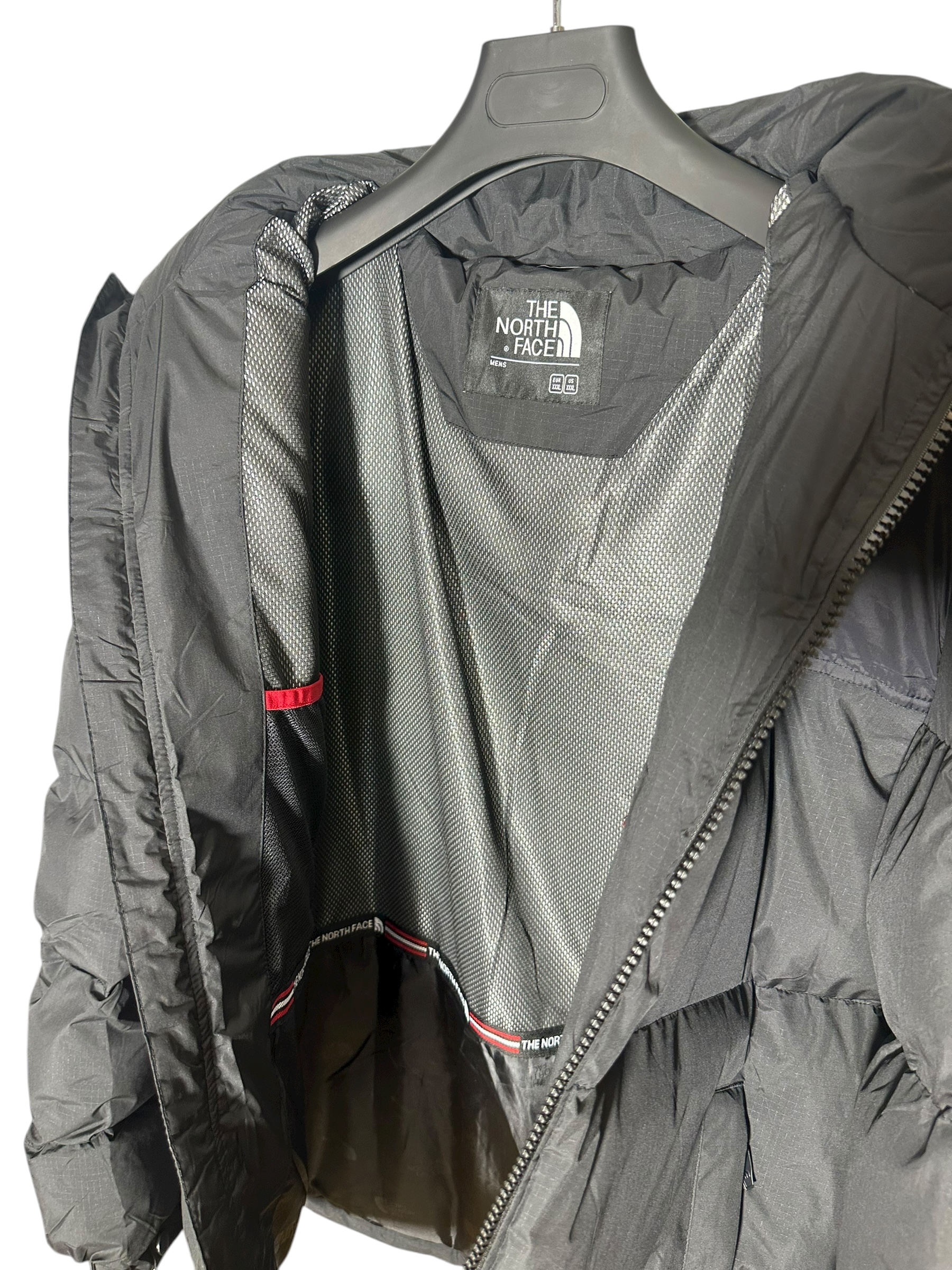 Juoda žieminė striukė