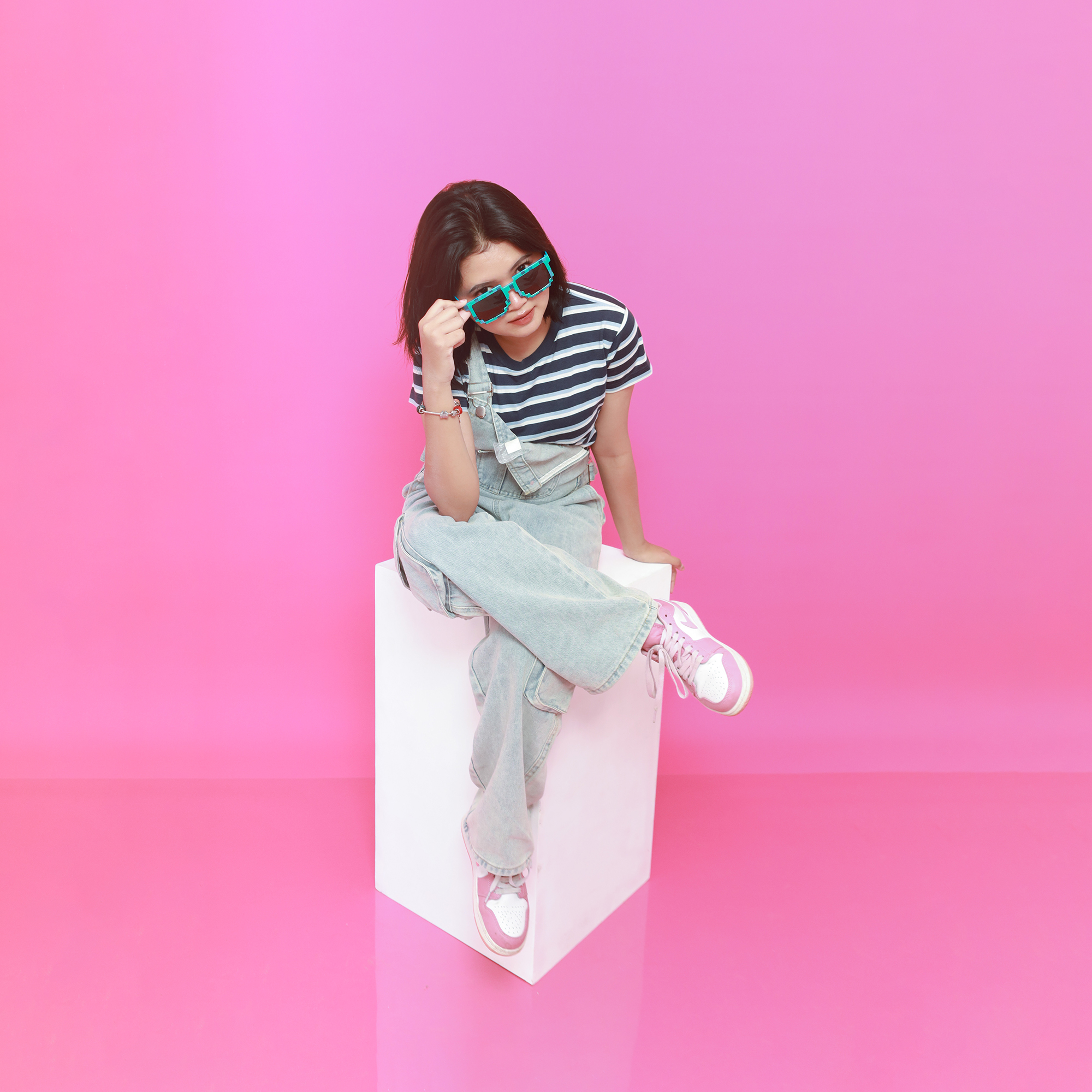 The Canvas Room - Rosé Mood