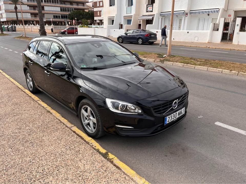 VOLVO V60 2.0 D4 Momentum At
