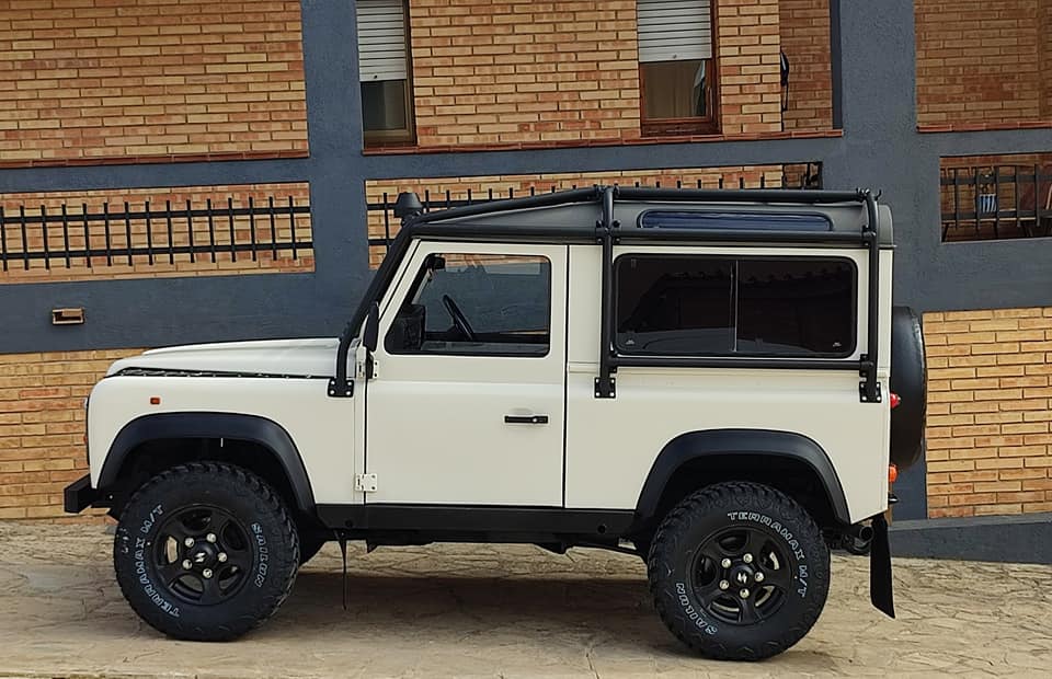 Land Rover Defender 90