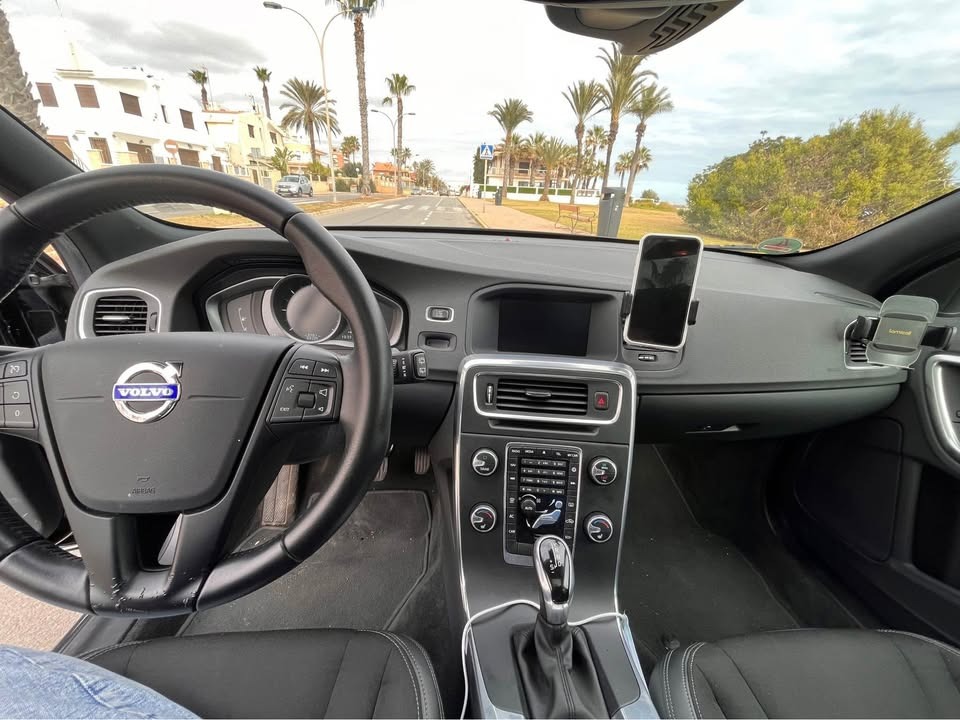 VOLVO V60 2.0 D4 Momentum At