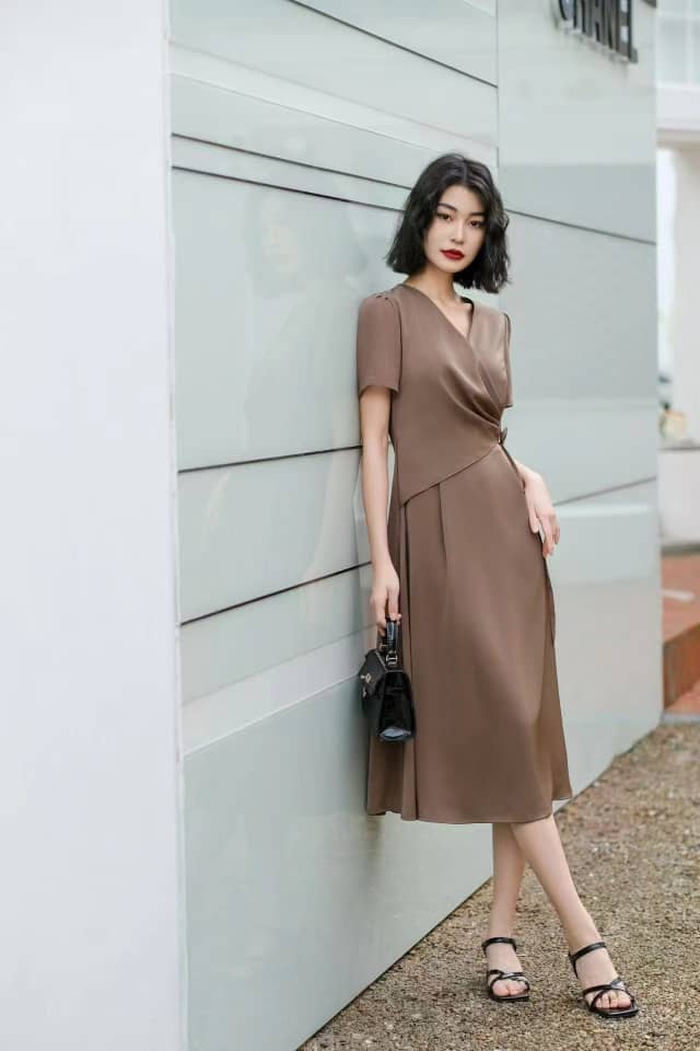 Robe élégante marron