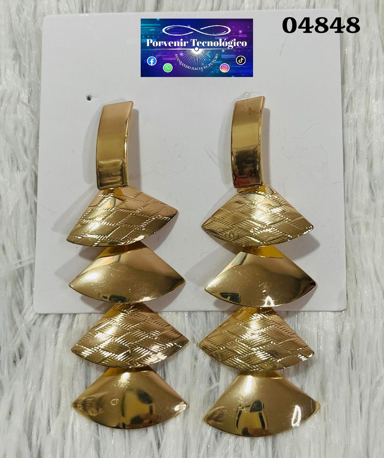 Aros dorados colgantes - 04848