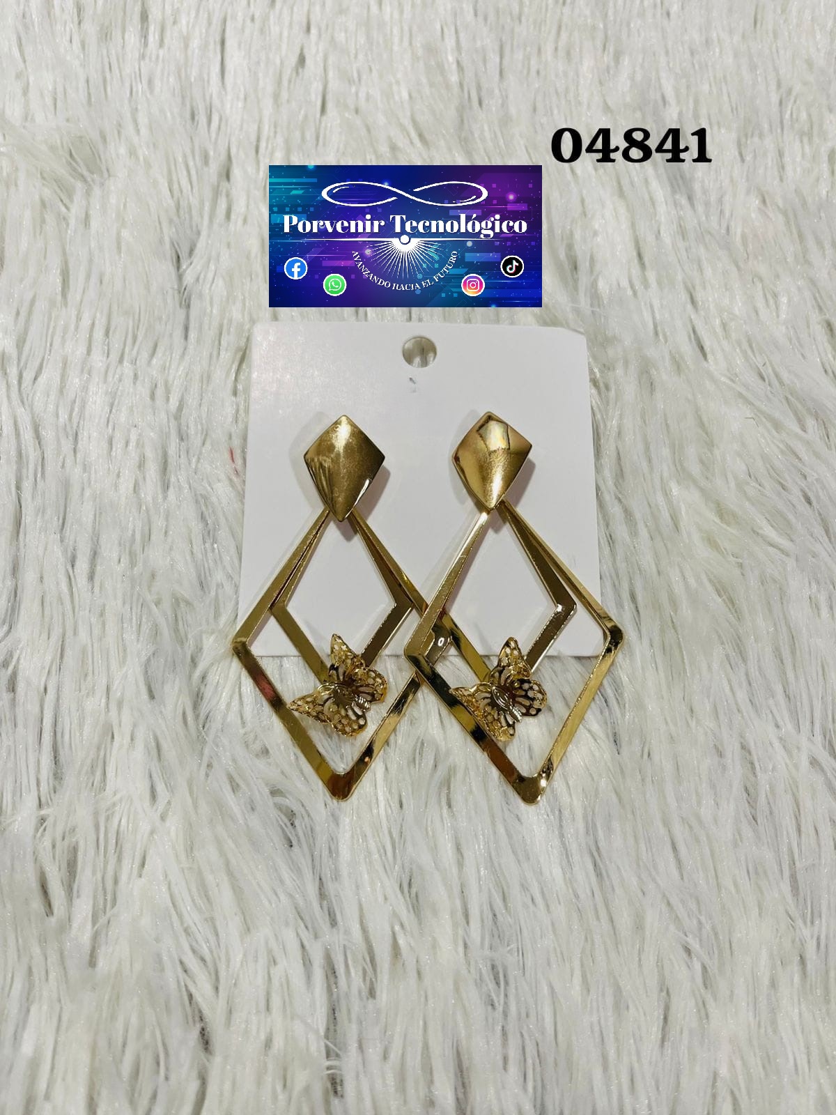 Aros dorados con diseño geométrico - 04841