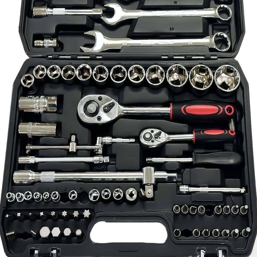 Juego de llaves y dados