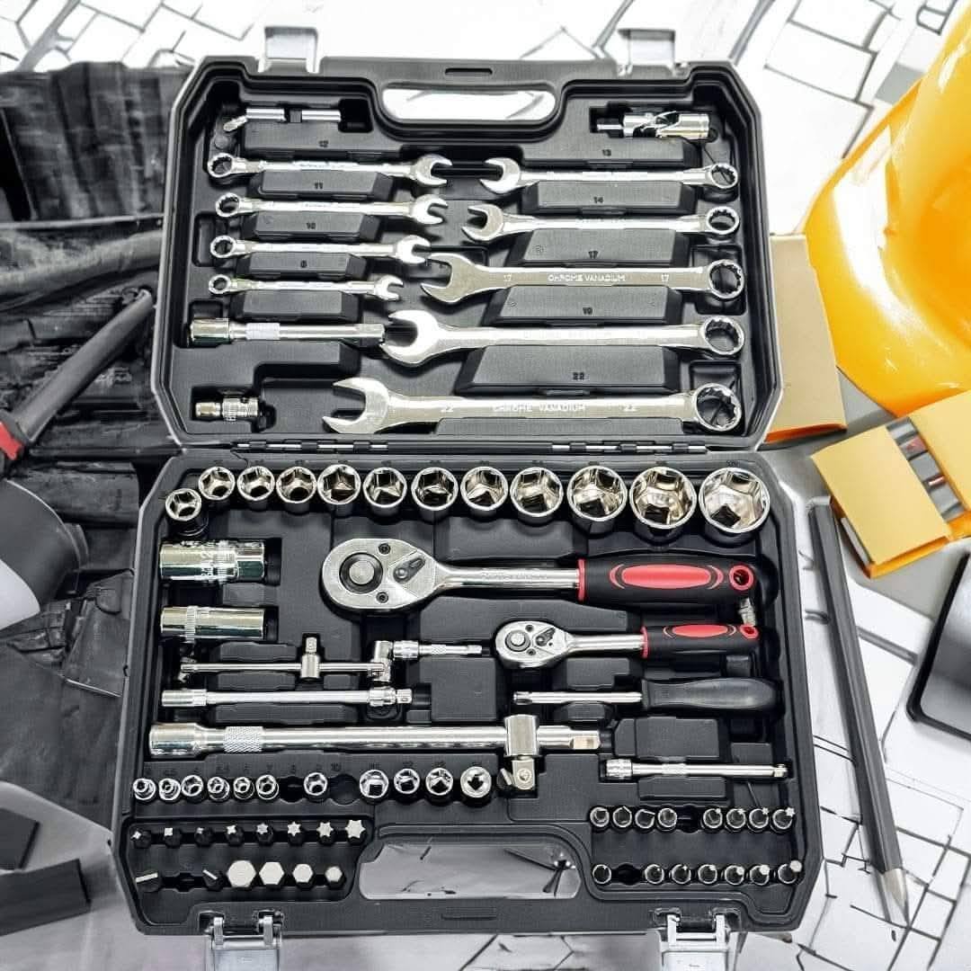 Juego de llaves y dados