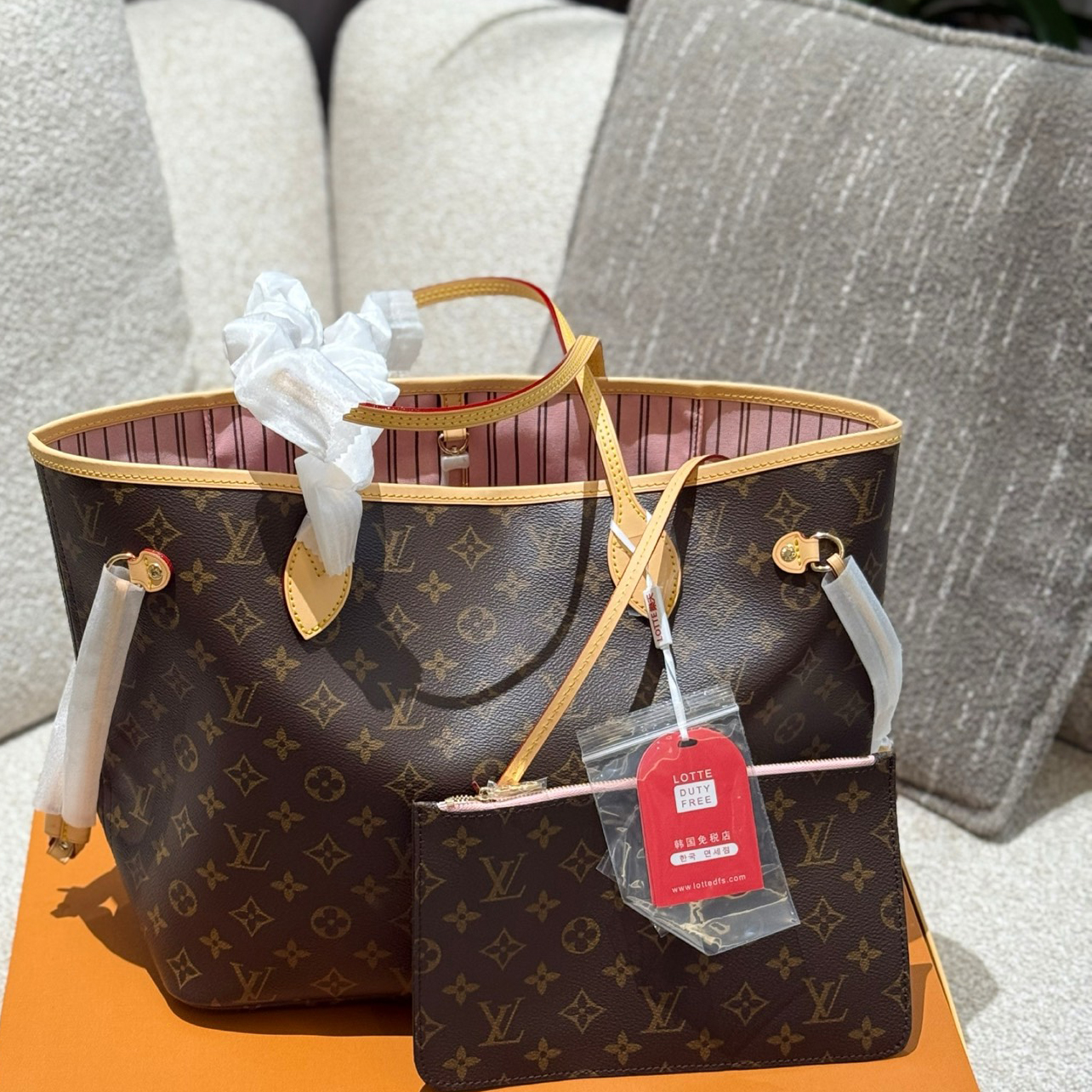 oLVo Bags Click to view more images