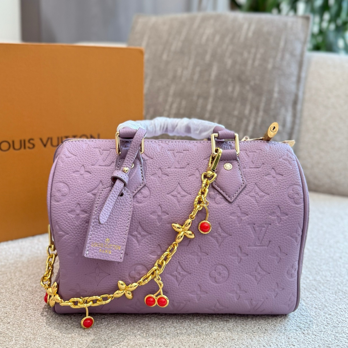 oLVo Bags Click to view more images