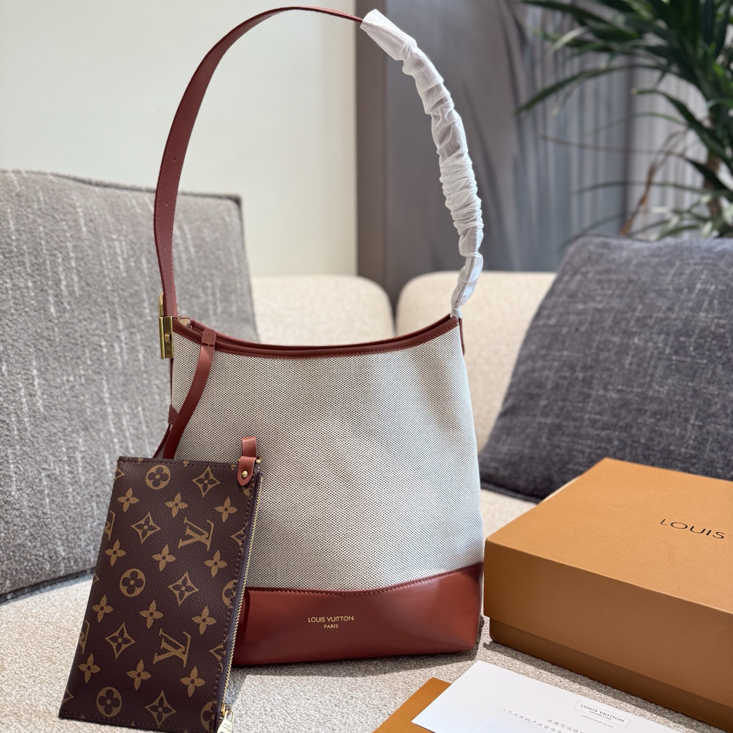 oLVo Bags Click to view more images