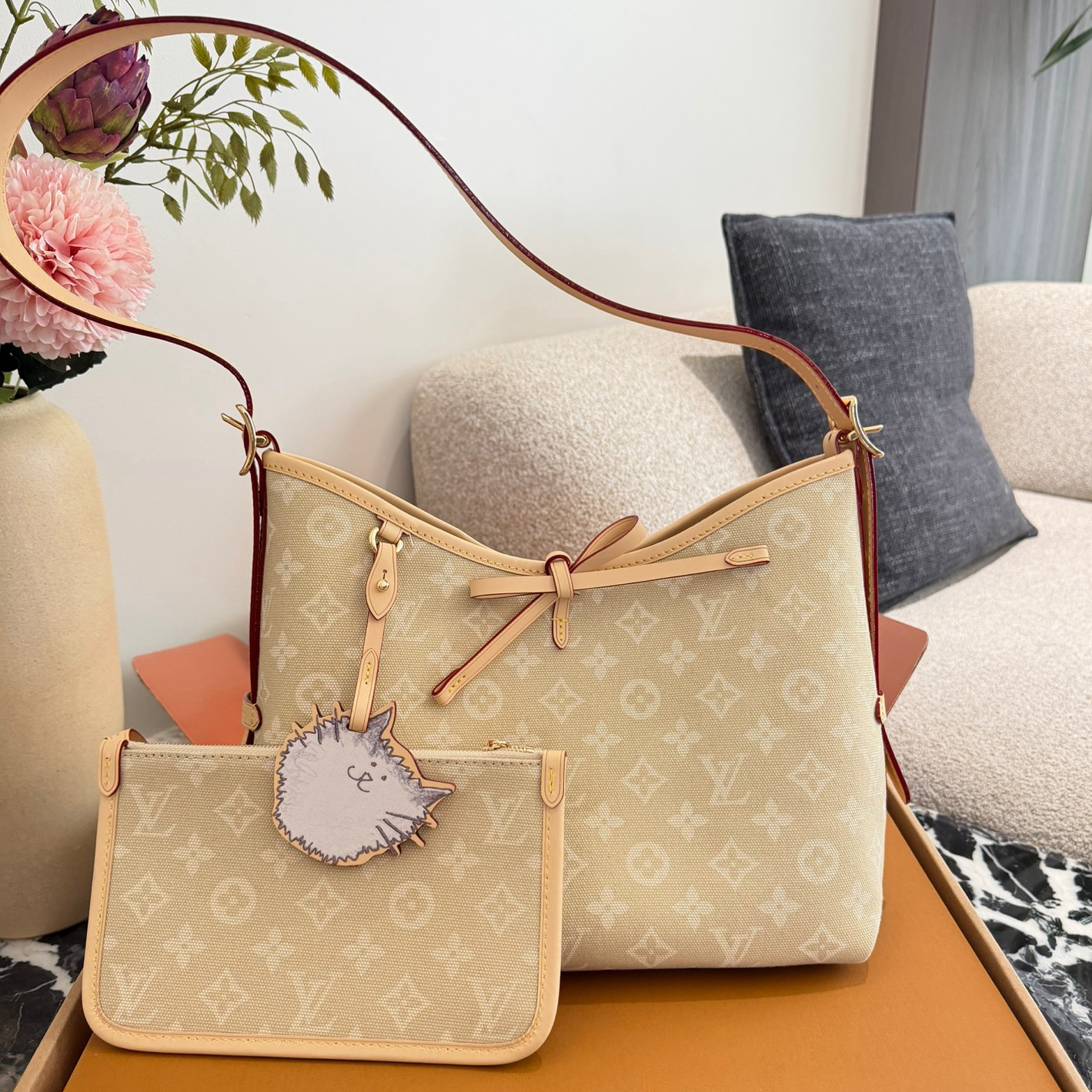 oLVo Bags Click to view more images