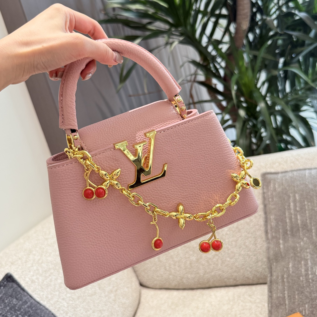 oLVo Bags Click to view more images