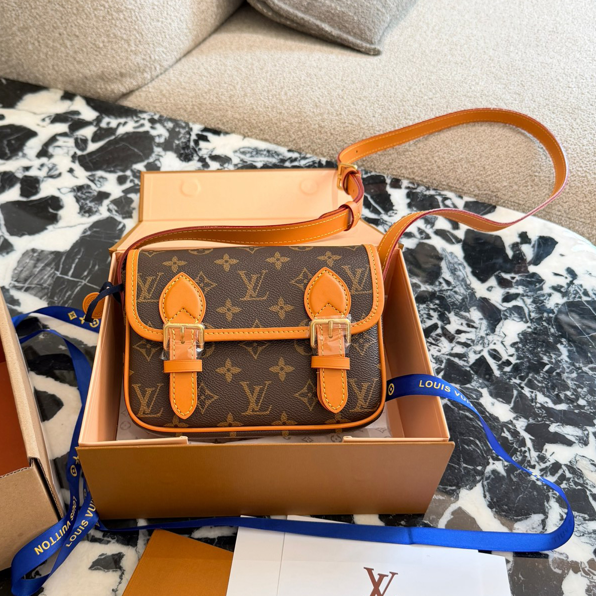 oLVo Bags Click to view more images