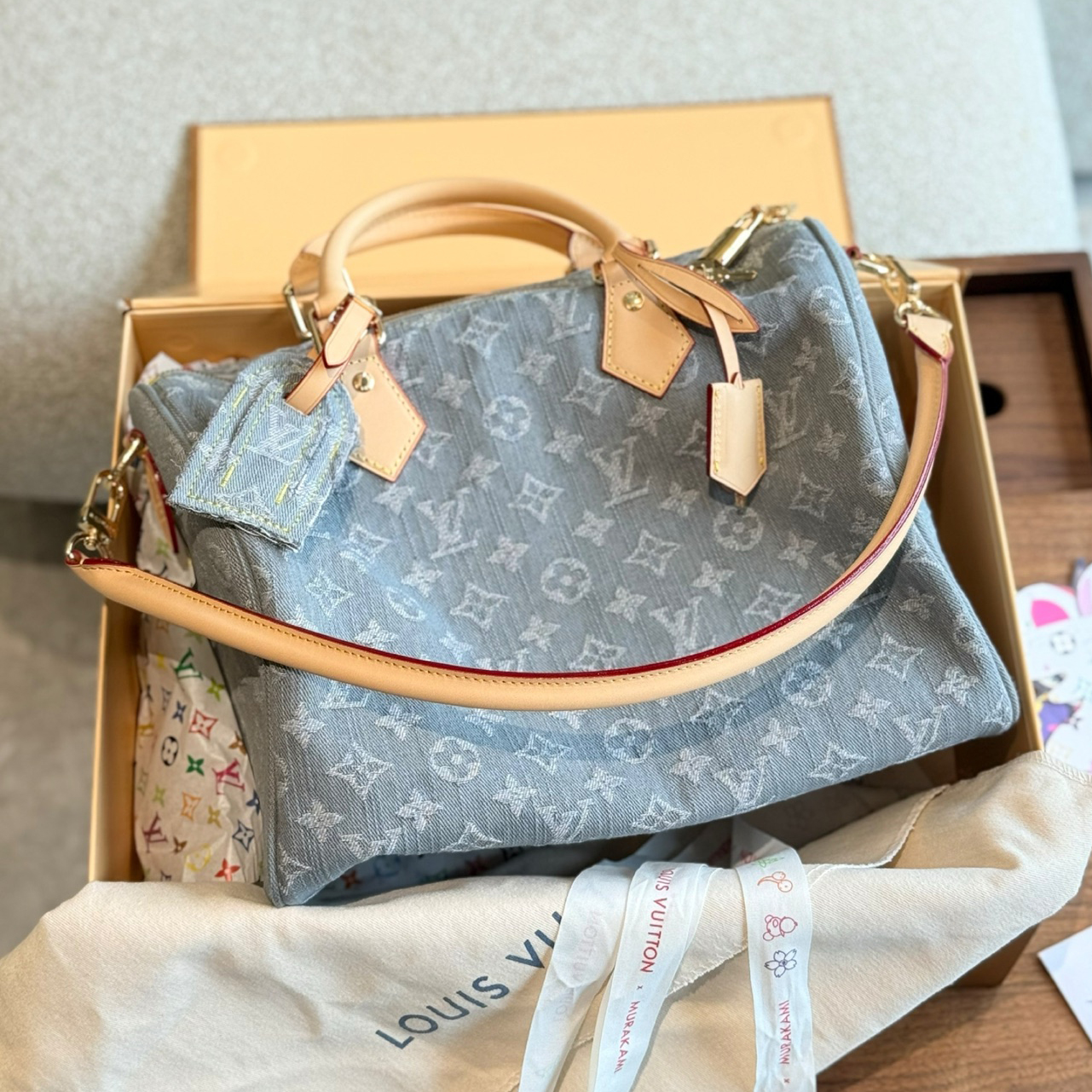 oLVo Bags Click to view more images