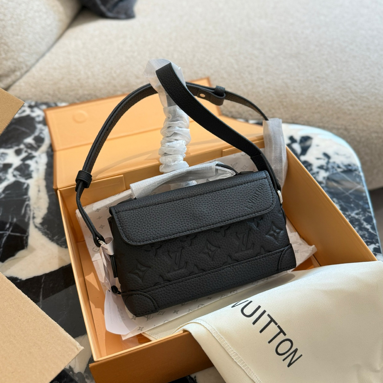 oLVo Bags Click to view more images