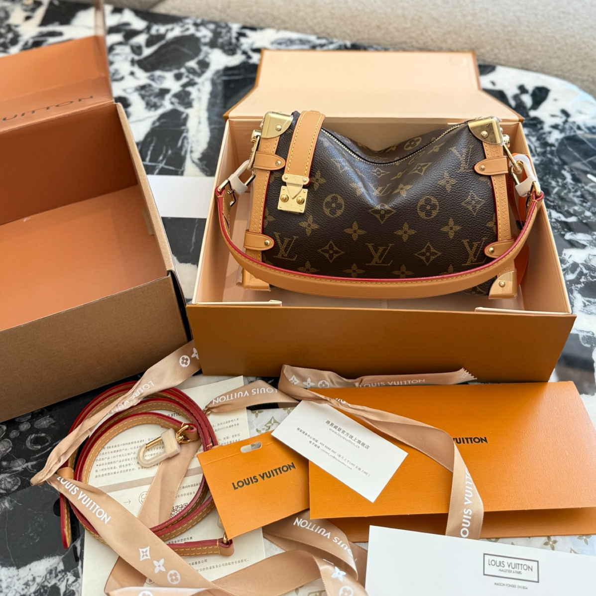 oLVo Bags Click to view more images