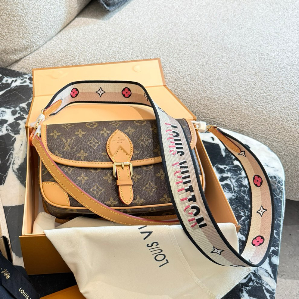 oLVo Bags Click to view more images