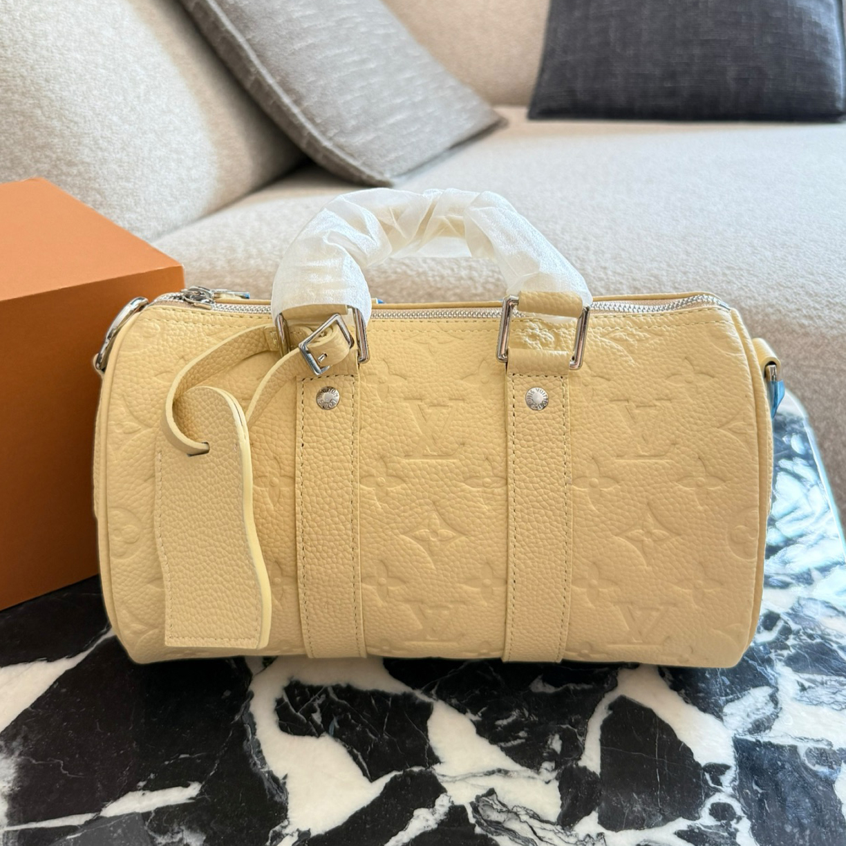 oLVo Bags Click to view more images