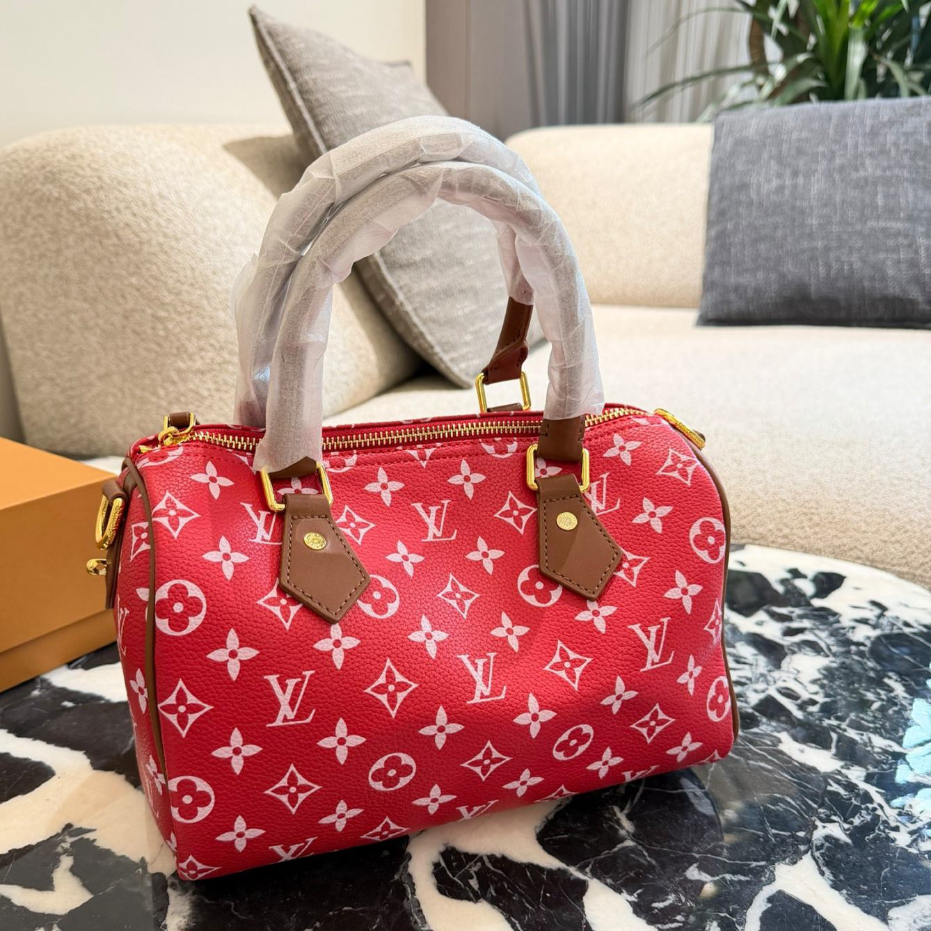 oLVo Bags Click to view more images