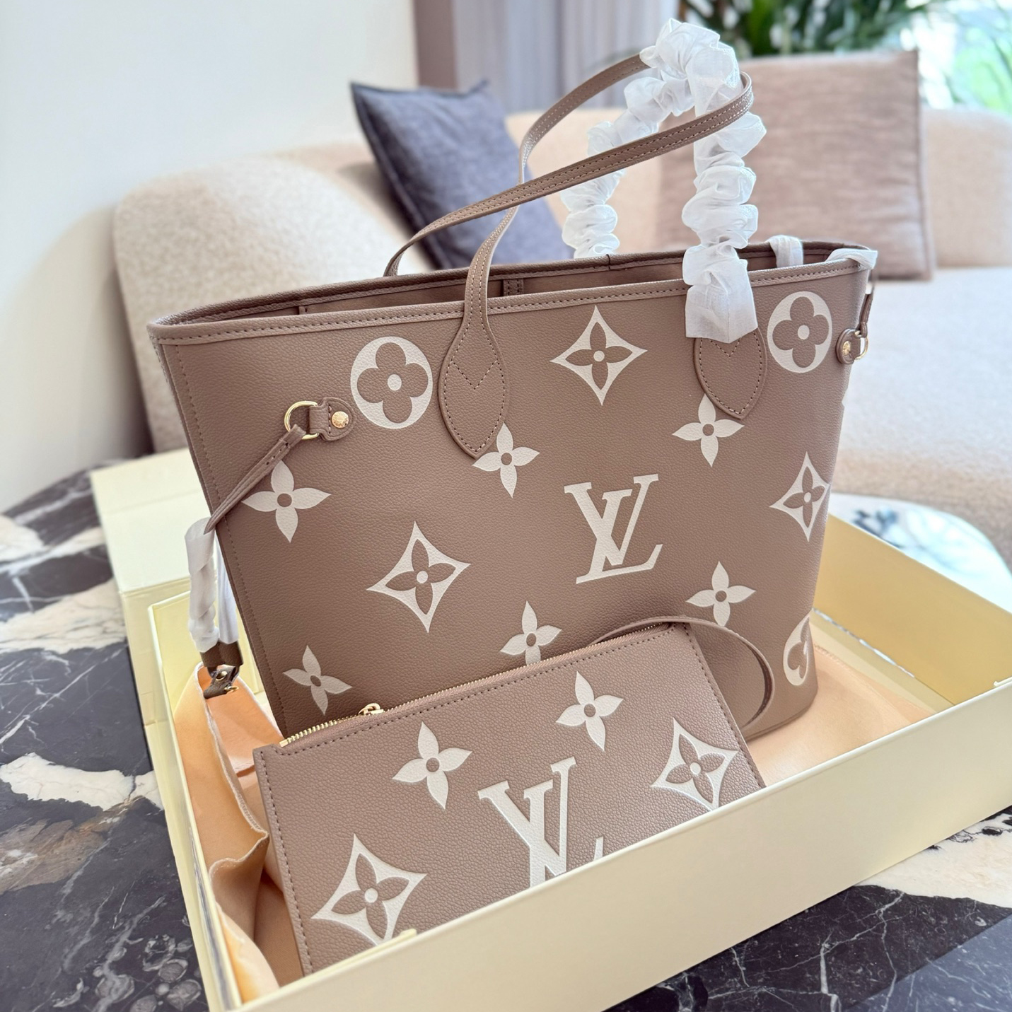 oLVo Bags Click to view more images