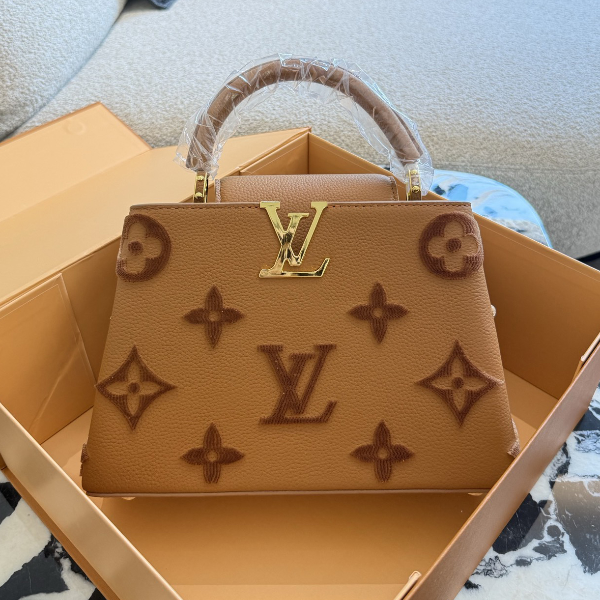 oLVo Bags Click to view more images