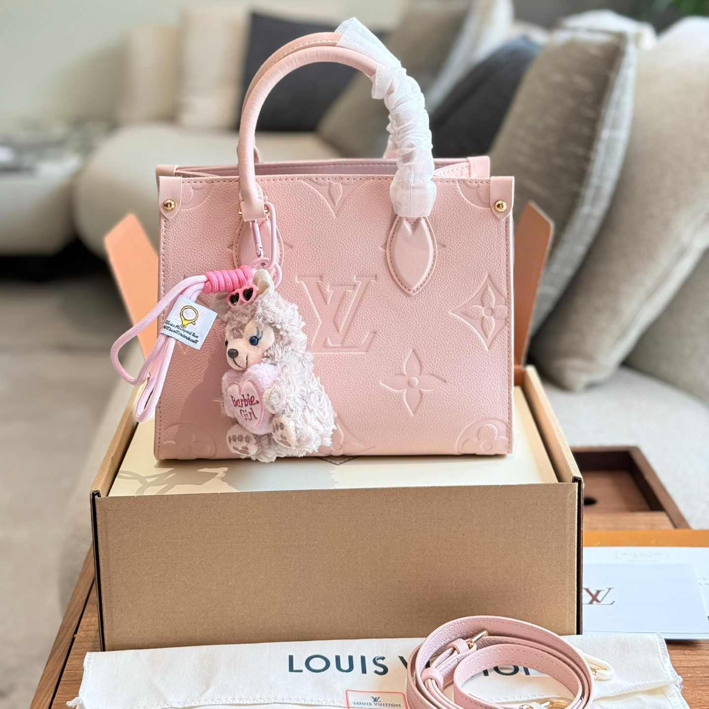 oLVo Bags Click to view more images