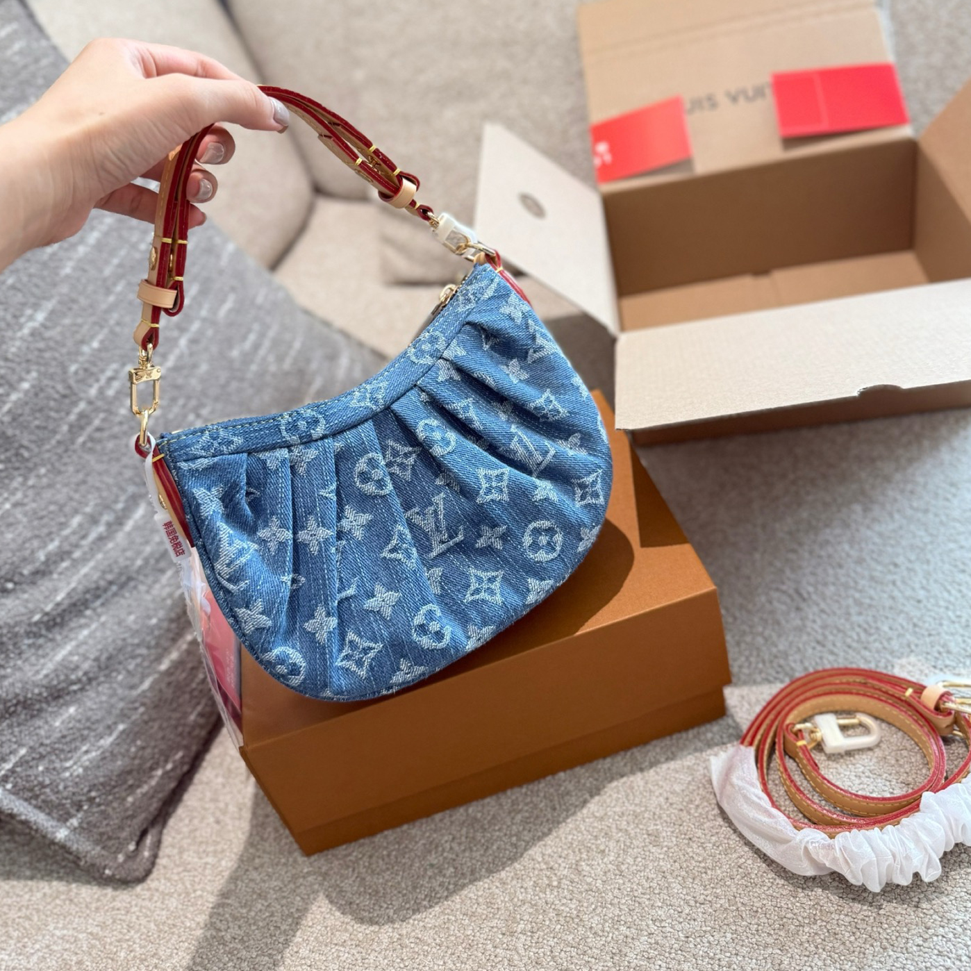 oLVo Bags Click to view more images