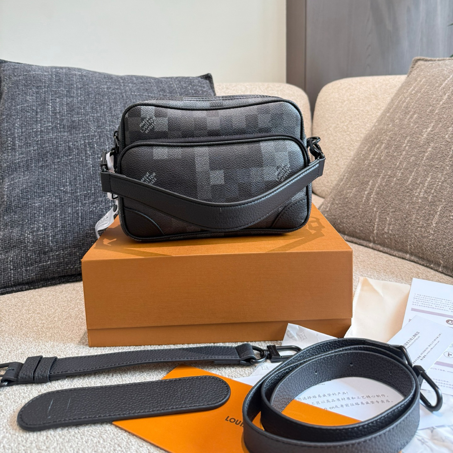 oLVo Bags Click to view more images