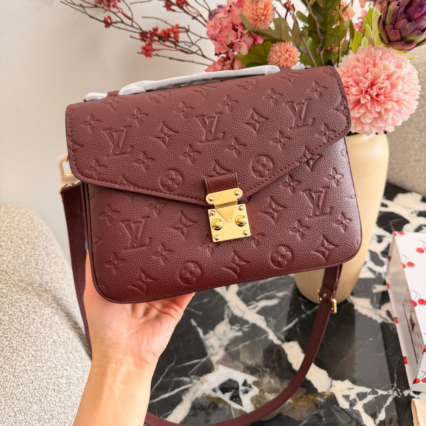 oLVo Bags Click to view more images