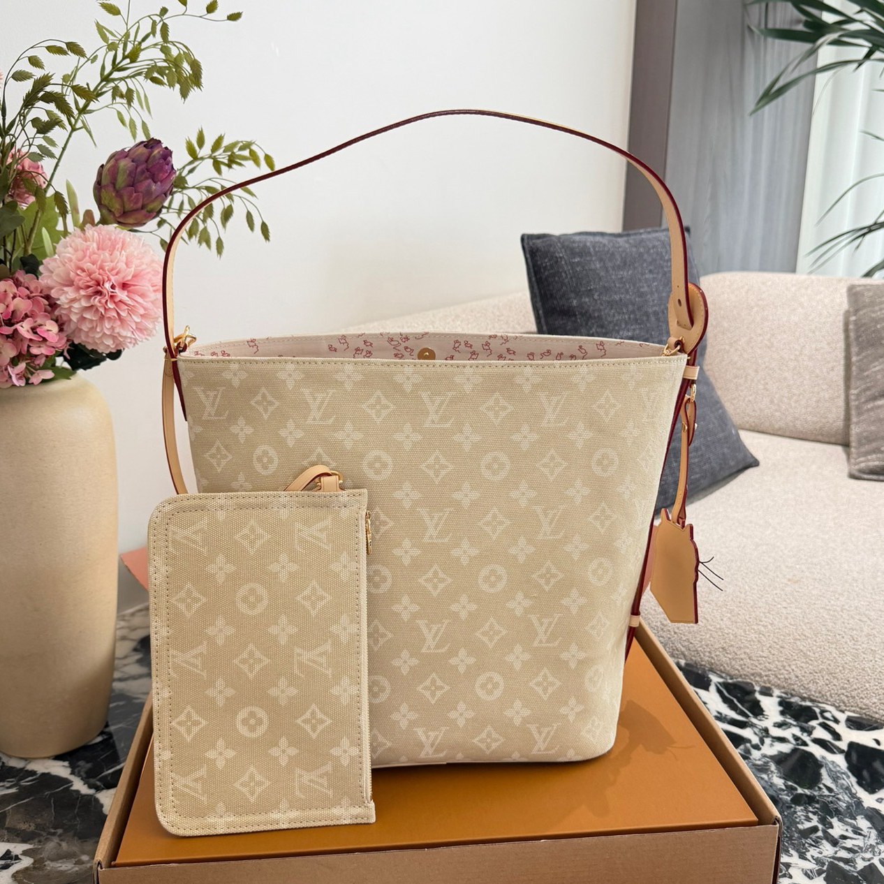 oLVo Bags Click to view more images